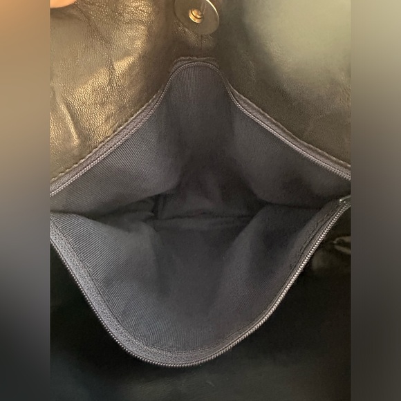 Authentic Bally Navy calfskin leather shoulder Bag! - Picture 3 of 6